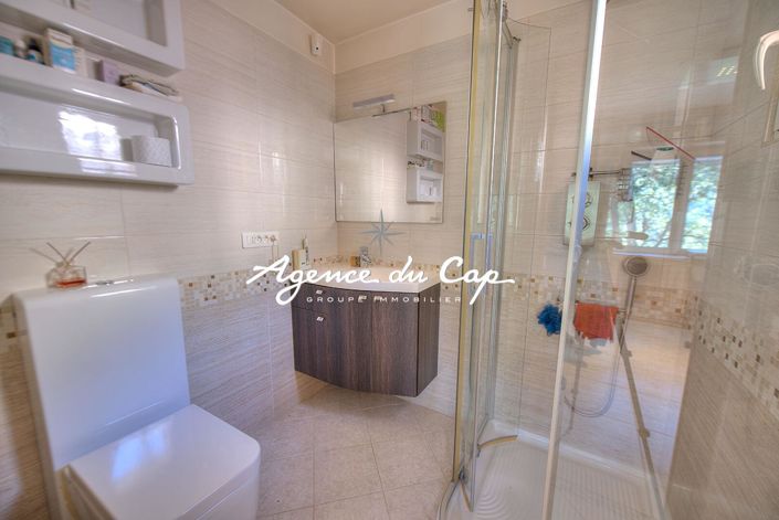 Image No.10-3 Bed House for sale