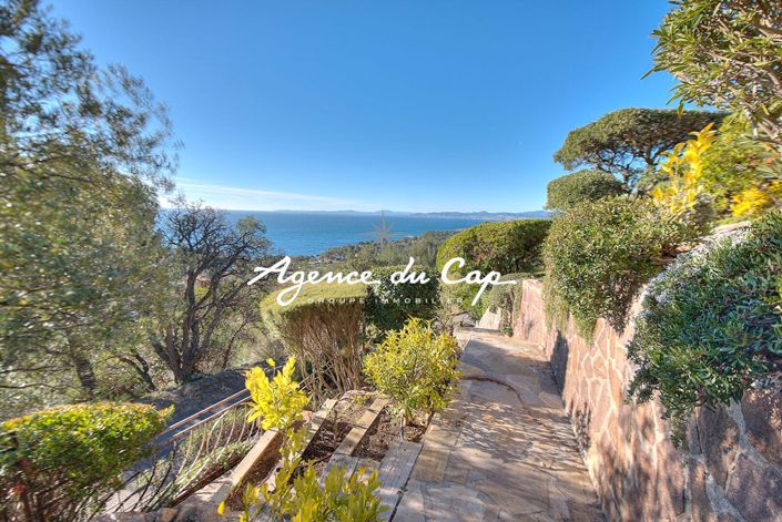 Image No.11-3 Bed House for sale