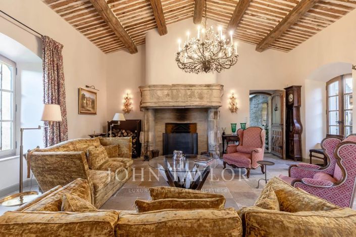 Image No.8-7 Bed House for sale