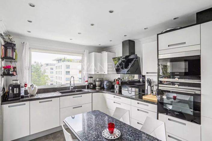 Image No.8-3 Bed Apartment for sale