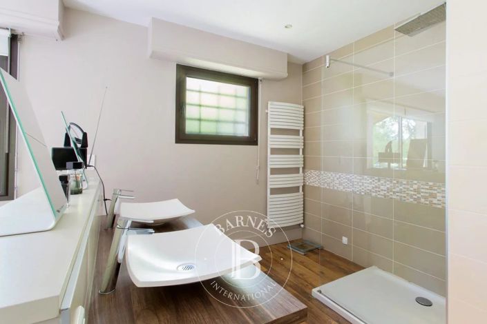 Image No.13-9 Bed House for sale