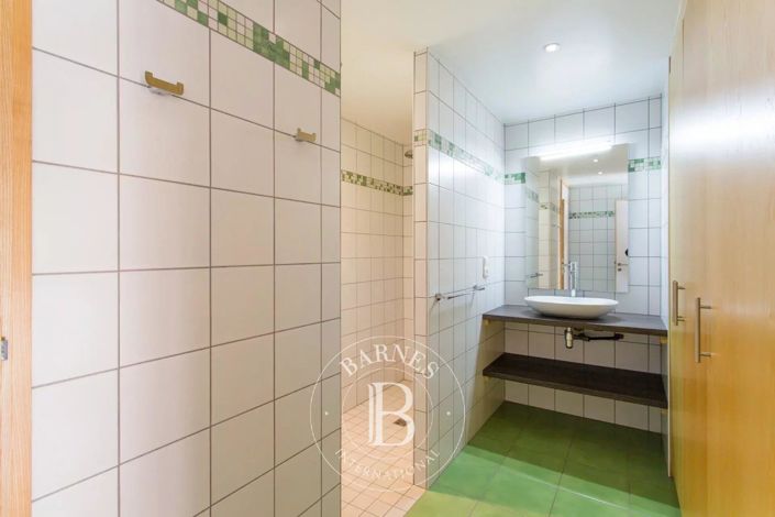 Image No.18-9 Bed House for sale