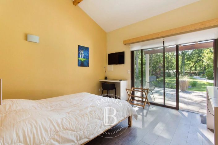 Image No.21-9 Bed House for sale