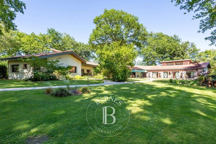 Image No.4-9 Bed House for sale