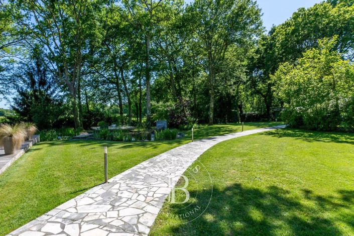 Image No.5-9 Bed House for sale