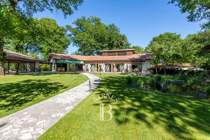 Image No.6-9 Bed House for sale