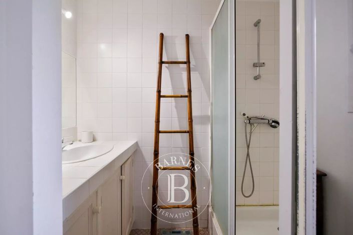 Image No.10-7 Bed House for sale