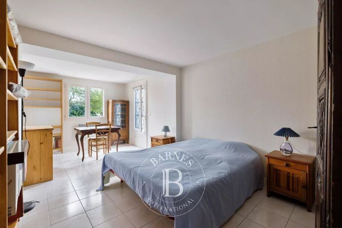 Image No.11-7 Bed House for sale