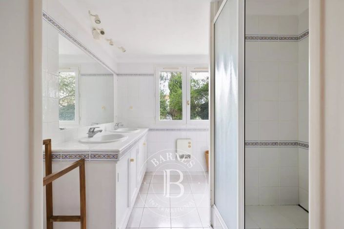 Image No.14-7 Bed House for sale