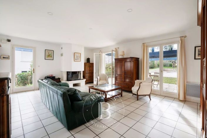 Image No.5-7 Bed House for sale