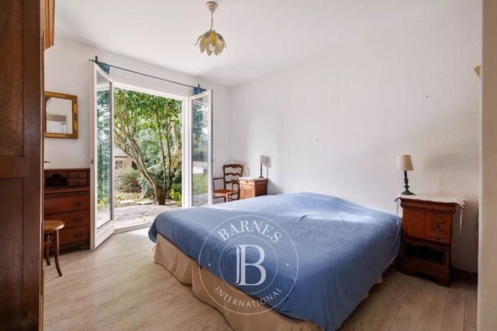 Image No.8-7 Bed House for sale