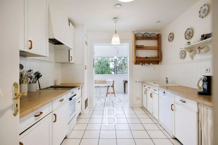 Image No.8-7 Bed House for sale