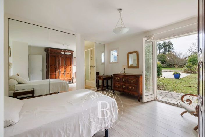 Image No.9-7 Bed House for sale