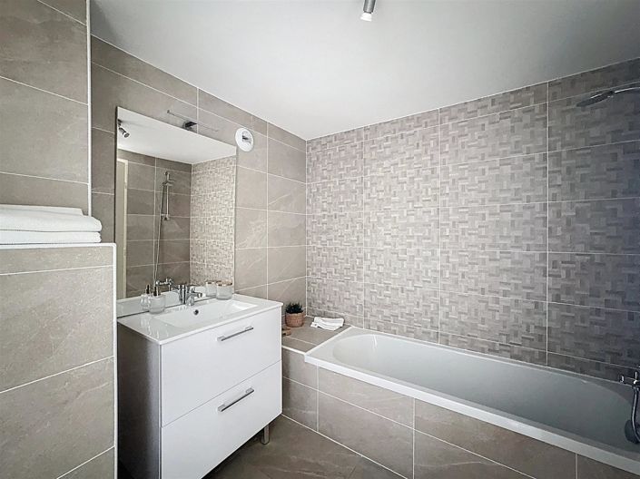 Image No.11-3 Bed Apartment for sale