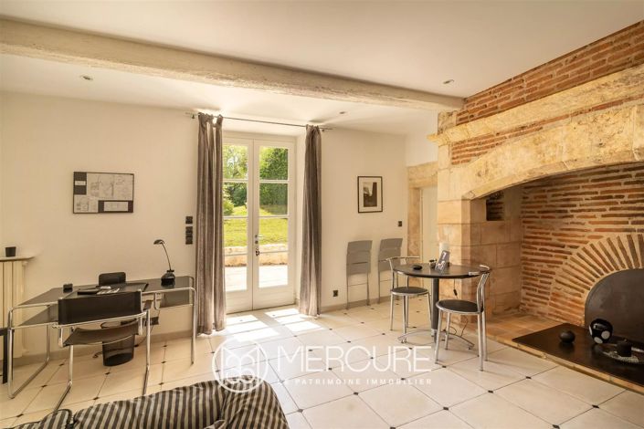 Image No.10-6 Bed House for sale