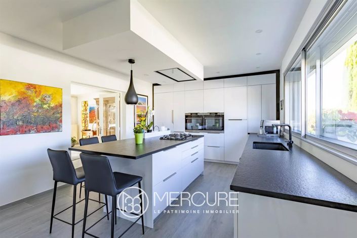 Image No.3-4 Bed House for sale