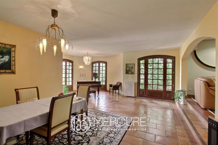 Image No.4-6 Bed House for sale