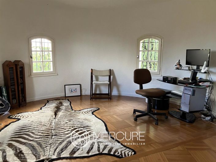 Image No.8-6 Bed House for sale