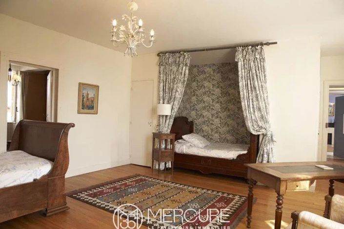 Image No.8-5 Bed House for sale