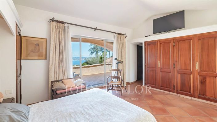 Image No.10-3 Bed House for sale