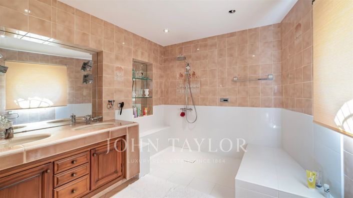 Image No.11-3 Bed House for sale