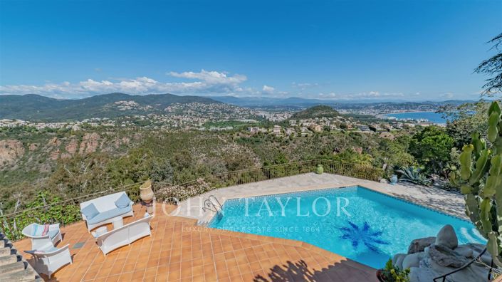Image No.17-3 Bed House for sale