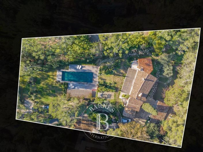 Image No.24-7 Bed House for sale