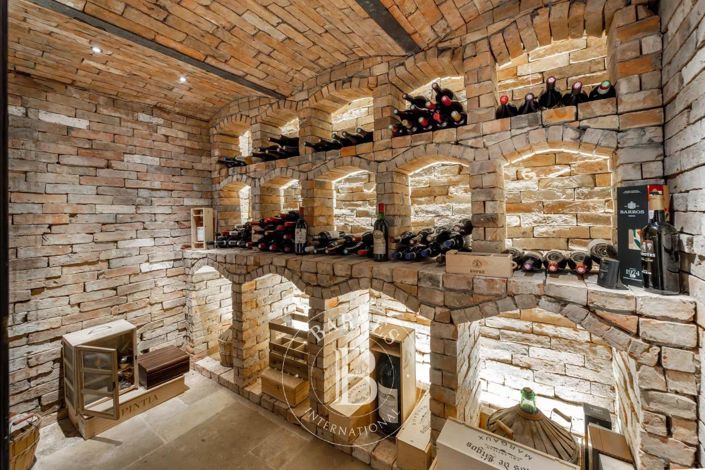 Image No.9-7 Bed House for sale