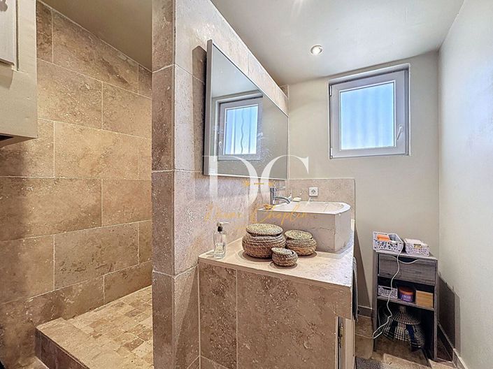 Image No.16-5 Bed House for sale