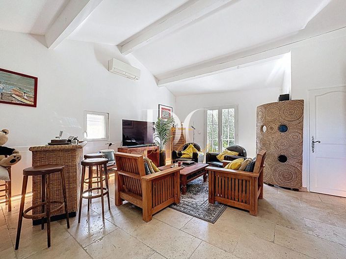 Image No.7-5 Bed House for sale