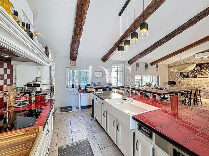 Image No.8-5 Bed House for sale