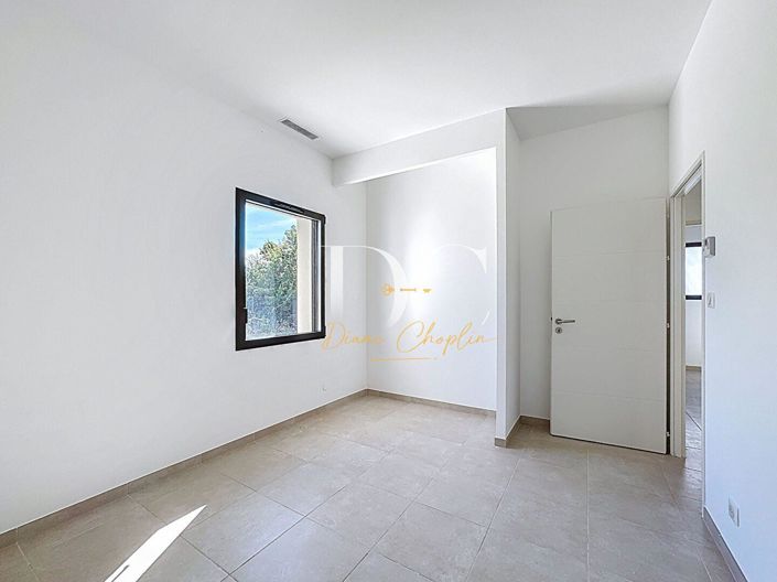 Image No.12-4 Bed House for sale