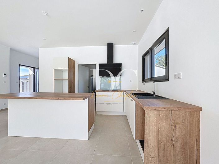 Image No.8-4 Bed House for sale