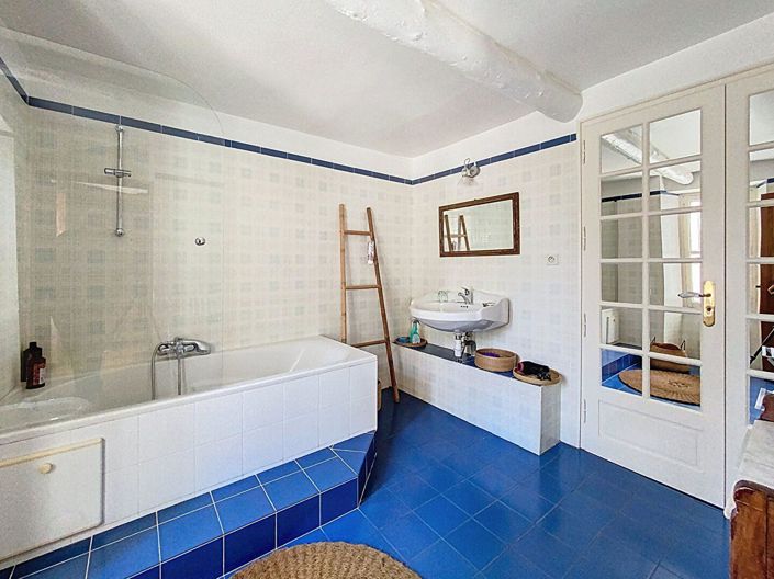 Image No.11-8 Bed House for sale