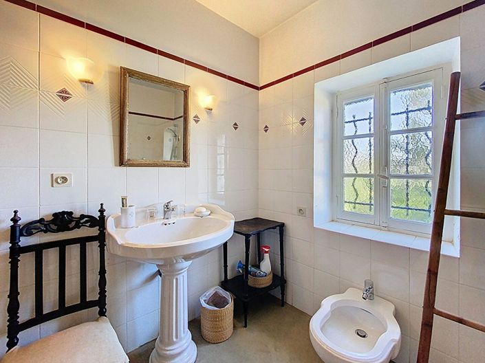 Image No.13-8 Bed House for sale