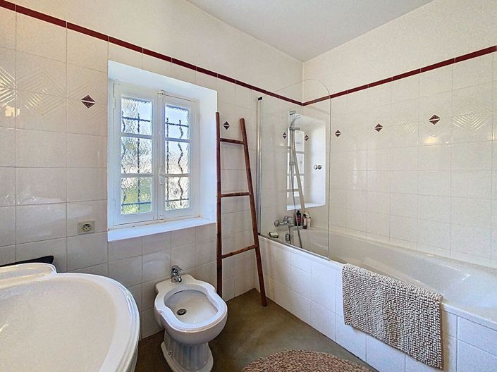 Image No.14-8 Bed House for sale