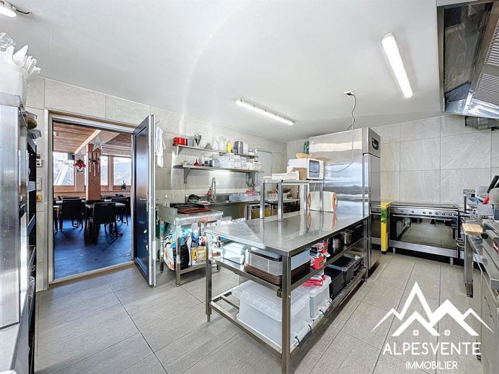 Image No.18-6 Bed House for sale