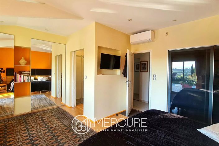 Image No.8-5 Bed House for sale