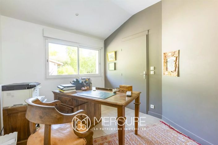 Image No.6-5 Bed House for sale