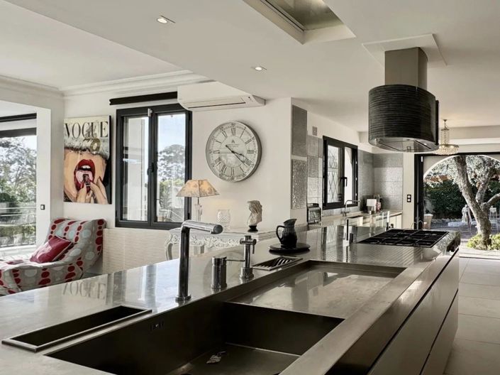 Image No.6-4 Bed House for sale