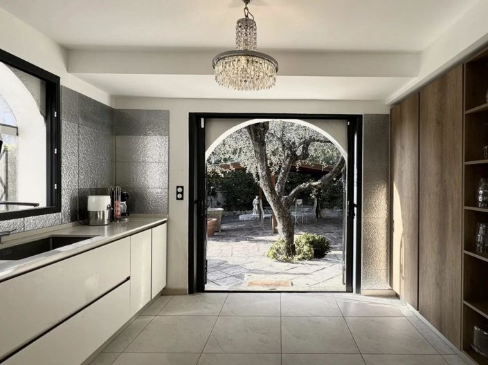 Image No.8-4 Bed House for sale