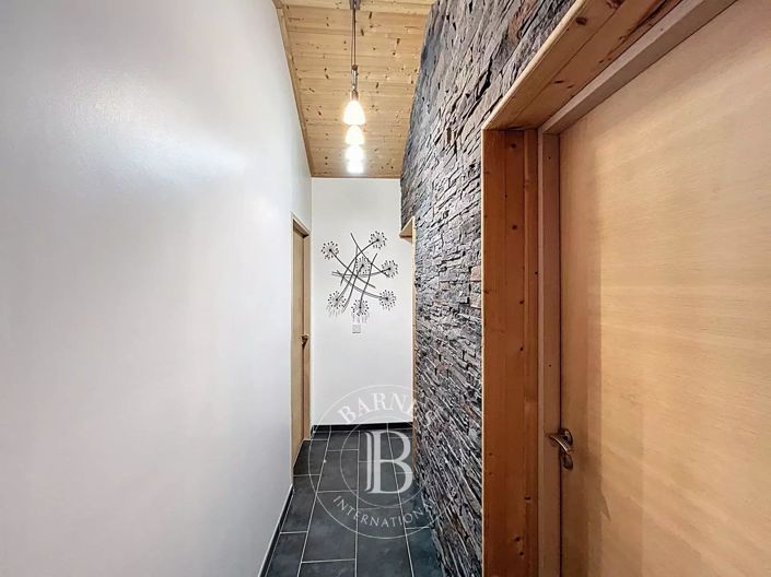 Image No.17-5 Bed House for sale