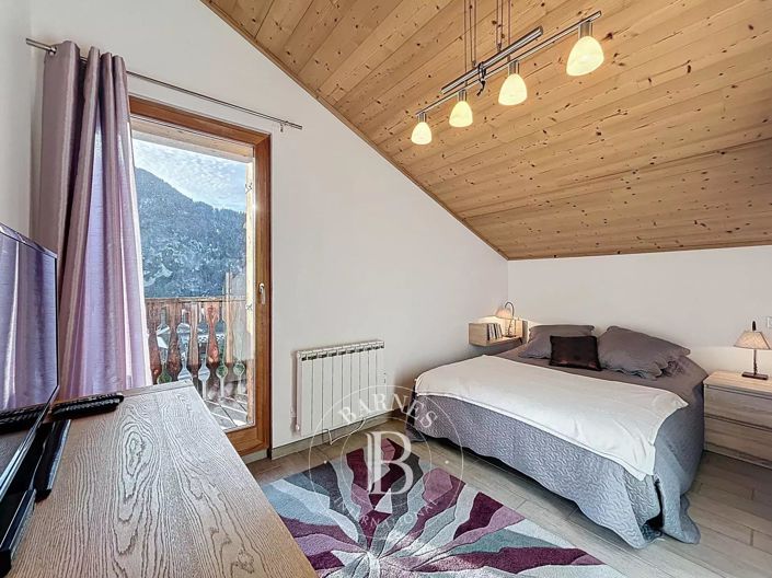 Image No.18-5 Bed House for sale