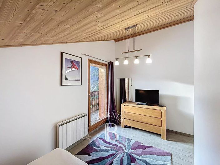 Image No.23-5 Bed House for sale