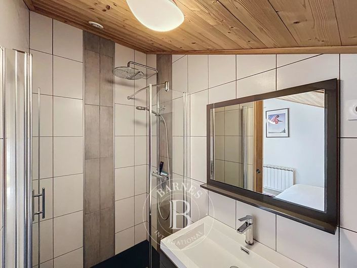 Image No.25-5 Bed House for sale