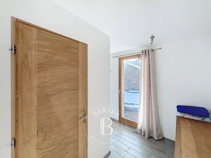 Image No.37-5 Bed House for sale