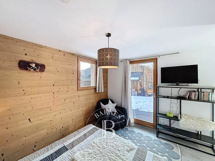 Image No.40-5 Bed House for sale