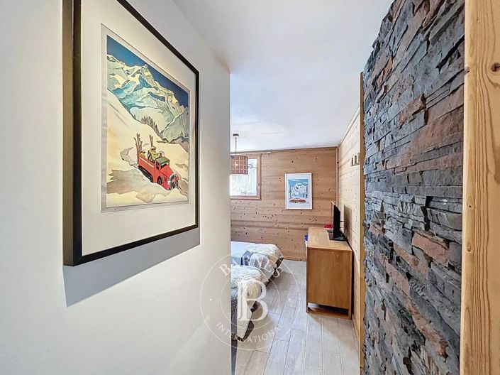 Image No.42-5 Bed House for sale