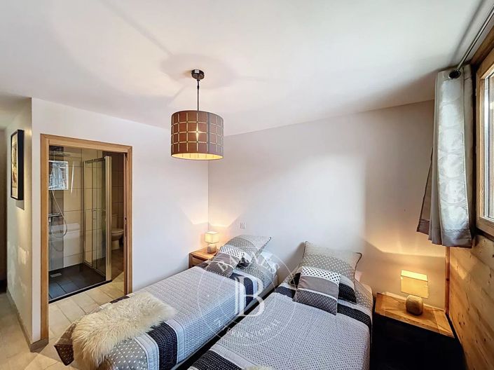 Image No.45-5 Bed House for sale