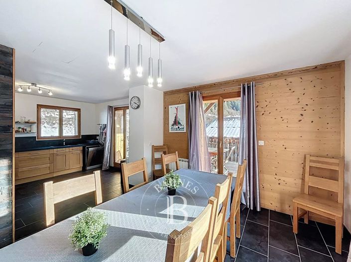 Image No.6-5 Bed House for sale